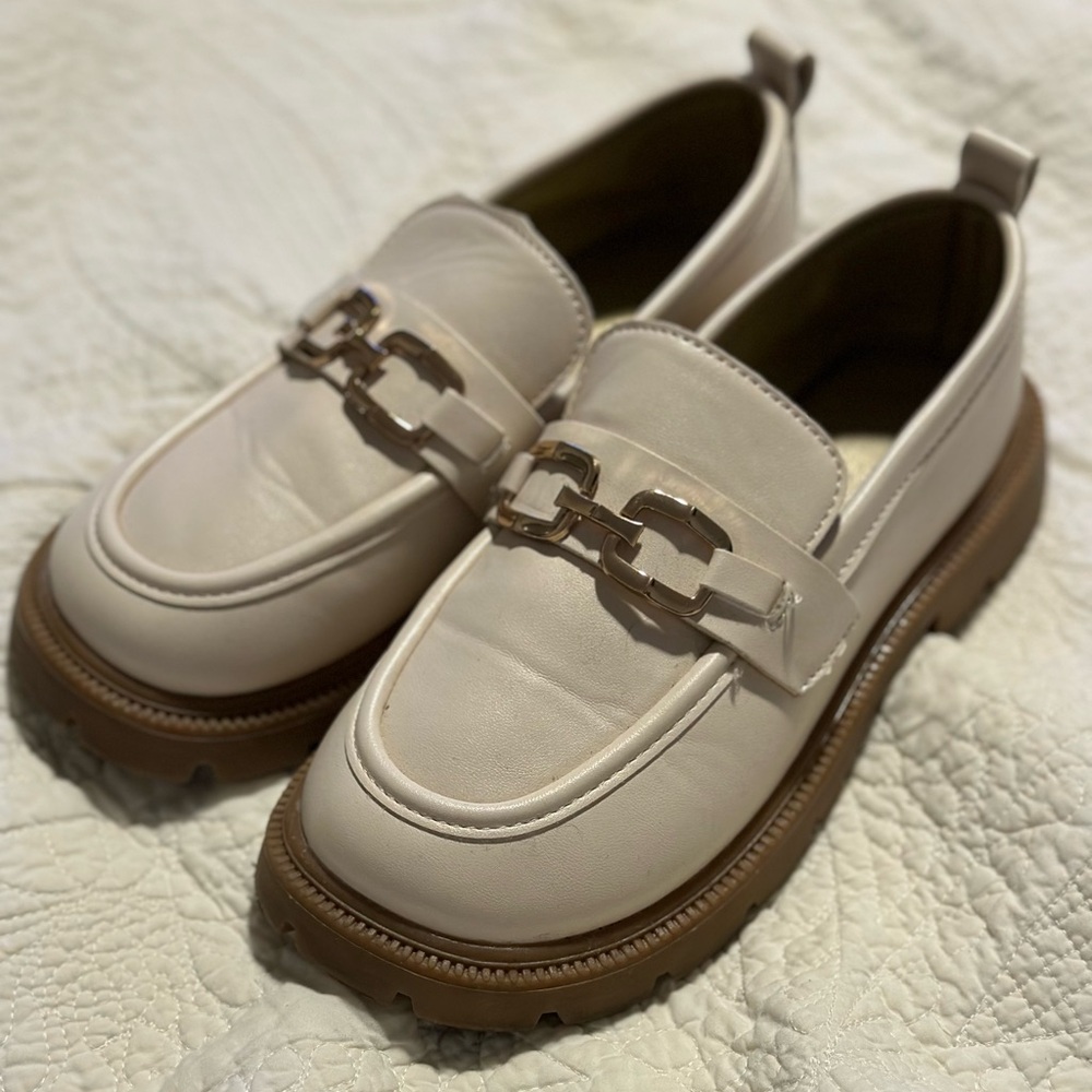 Big girls’ tan loafer dress shoes size 4.5